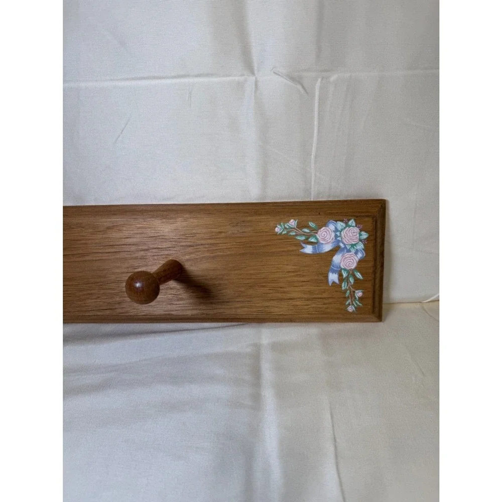 VTG Wooden 3 Peg Wall Mount Coat Hat Rack Floral Country Farmhouse Cottage 26
